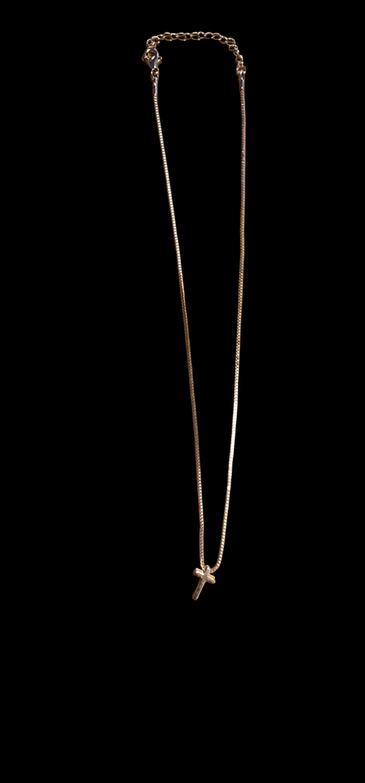 Cross pendent necklace